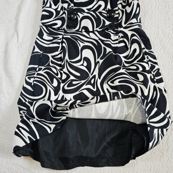 Michael Kors Black and White Swirl Button Dress - Picture 5 of 10